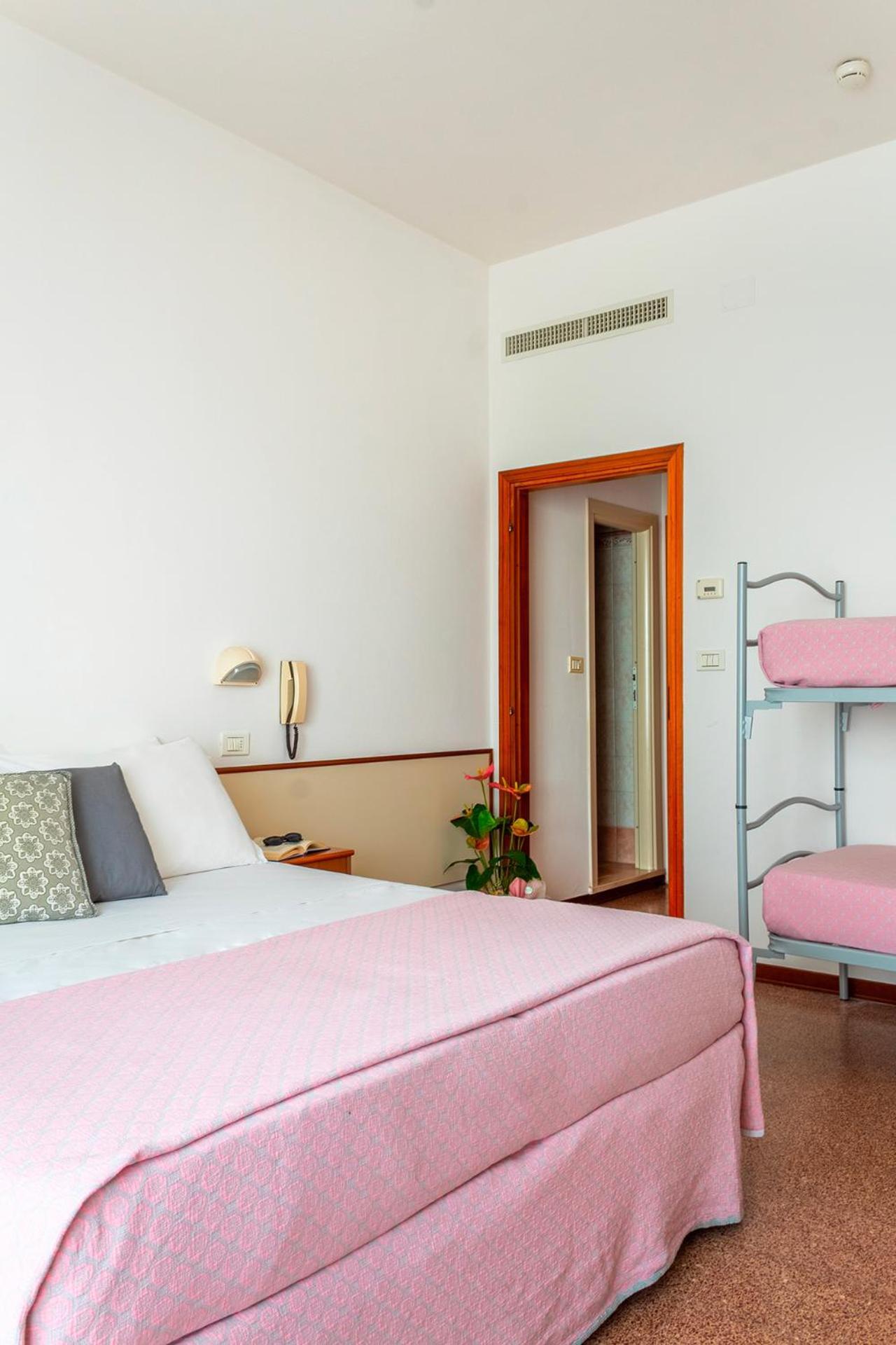 Mon Hotel Misano Adriatico Exteriör bild
